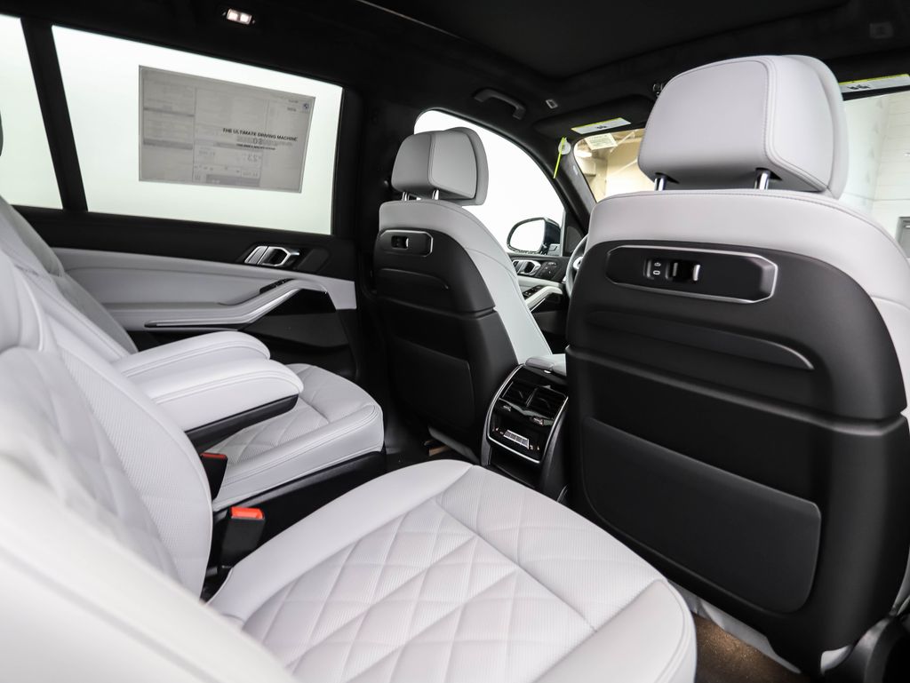 Thumbnail: 2026 BMW X7 - 27