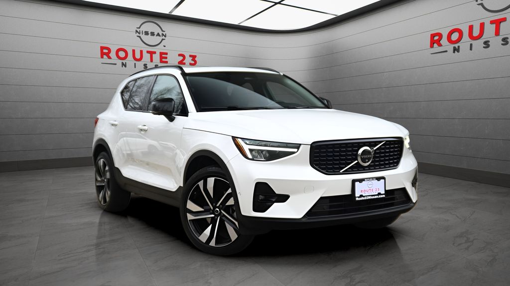 Crystal White 2024 Volvo XC40 SUV / Crossover All-Wheel Drive Automatic