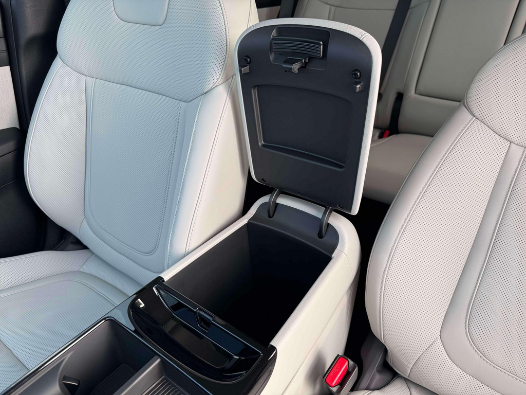 New 2026 Silver Hyundai SEL Convenience image 18