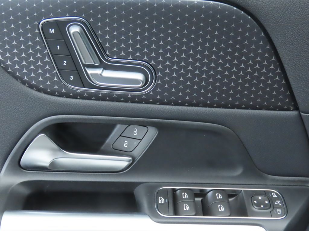 Thumbnail: 2025 Mercedes-Benz GLA - 23