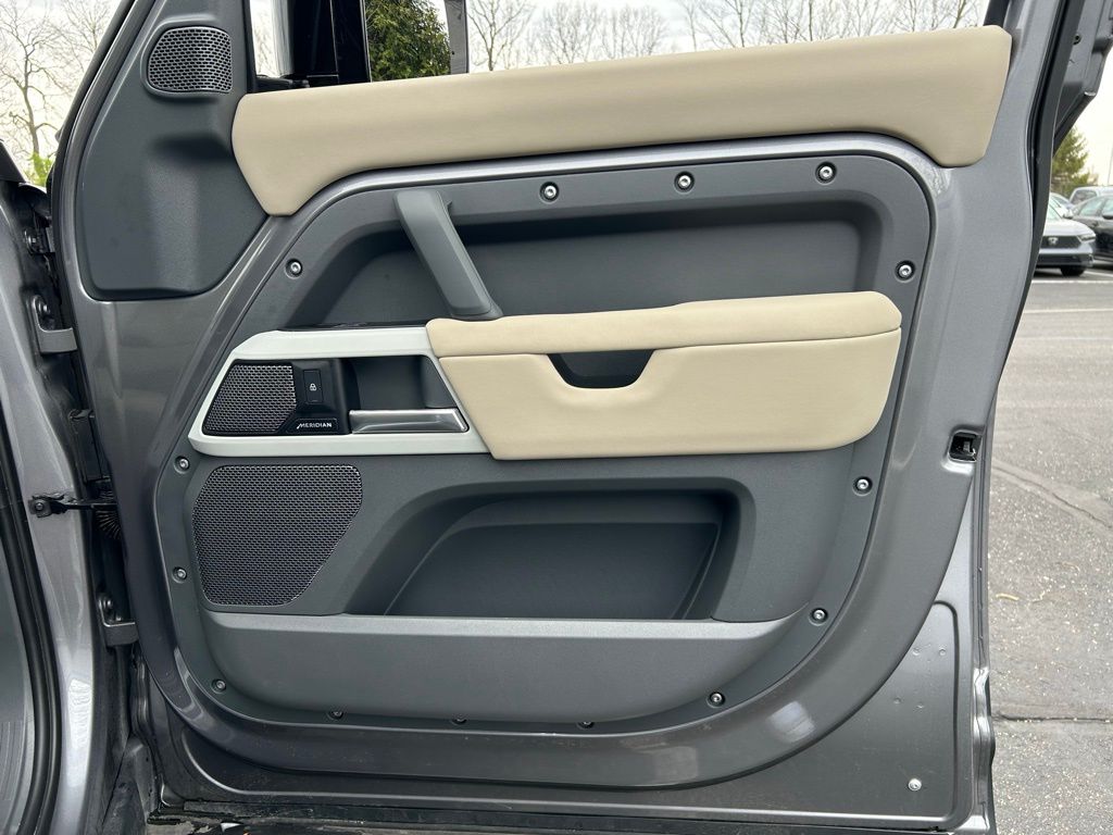 2024 Land Rover Defender 110 26