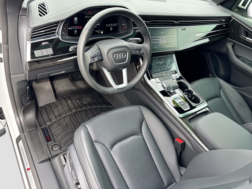 Thumbnail: 2025 Audi Q8 - 9