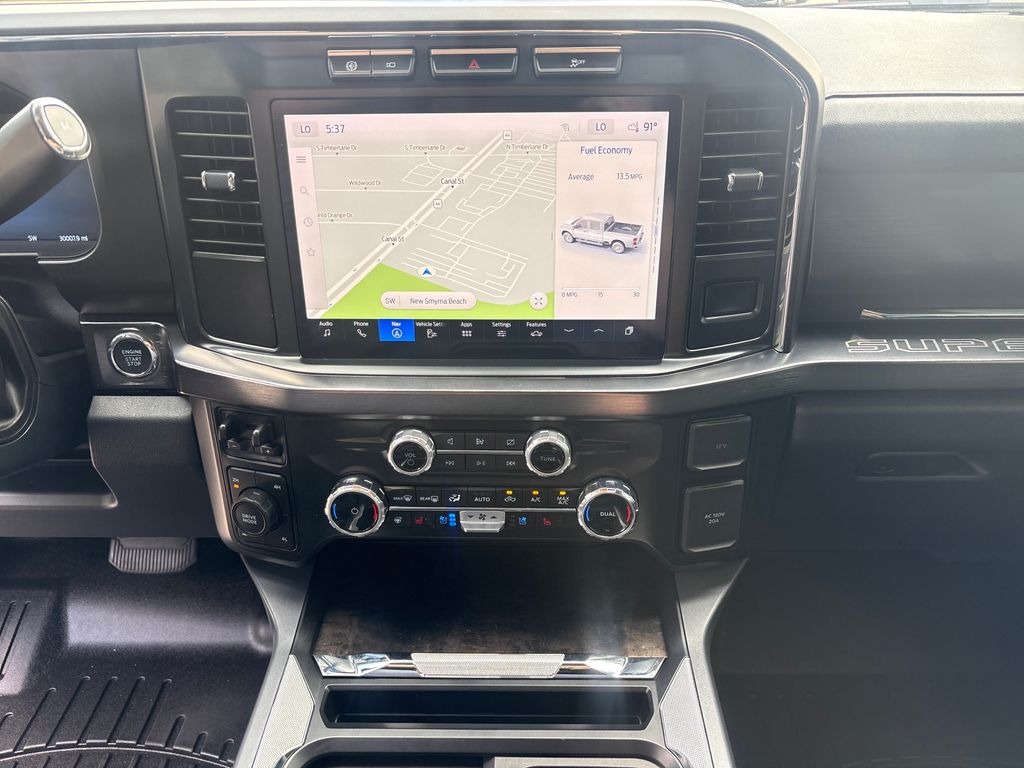 Used 2024  Ford Lariat image 24