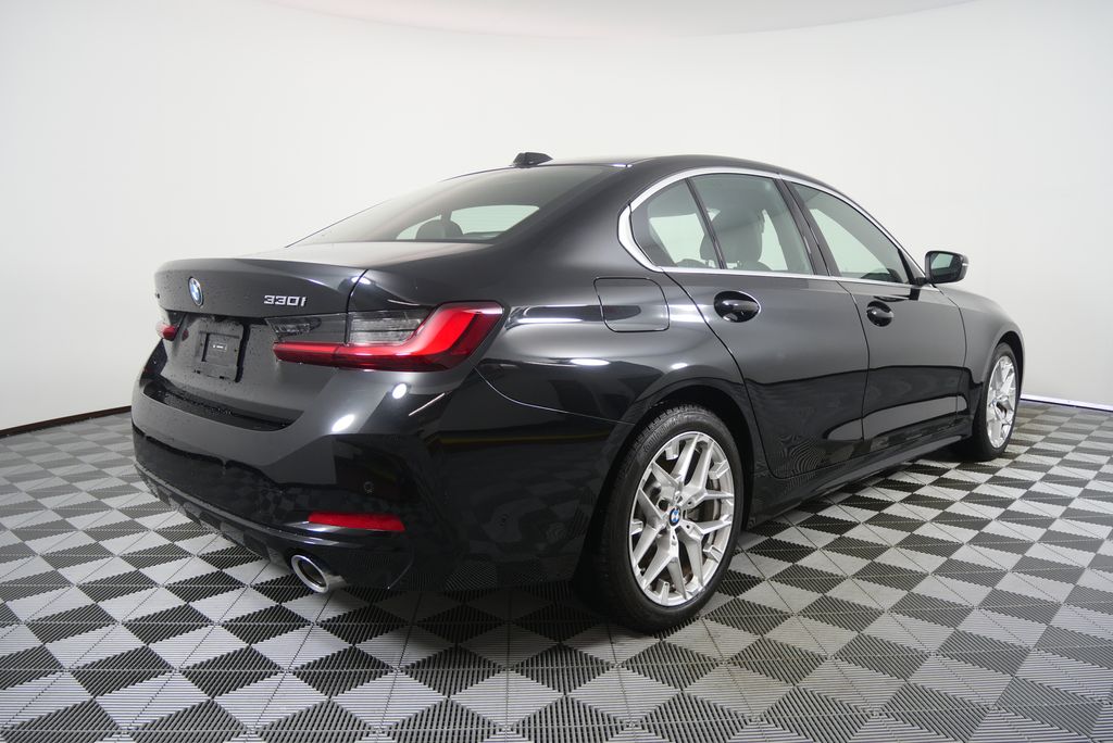 Thumbnail: 2025 BMW 3 Series - 3