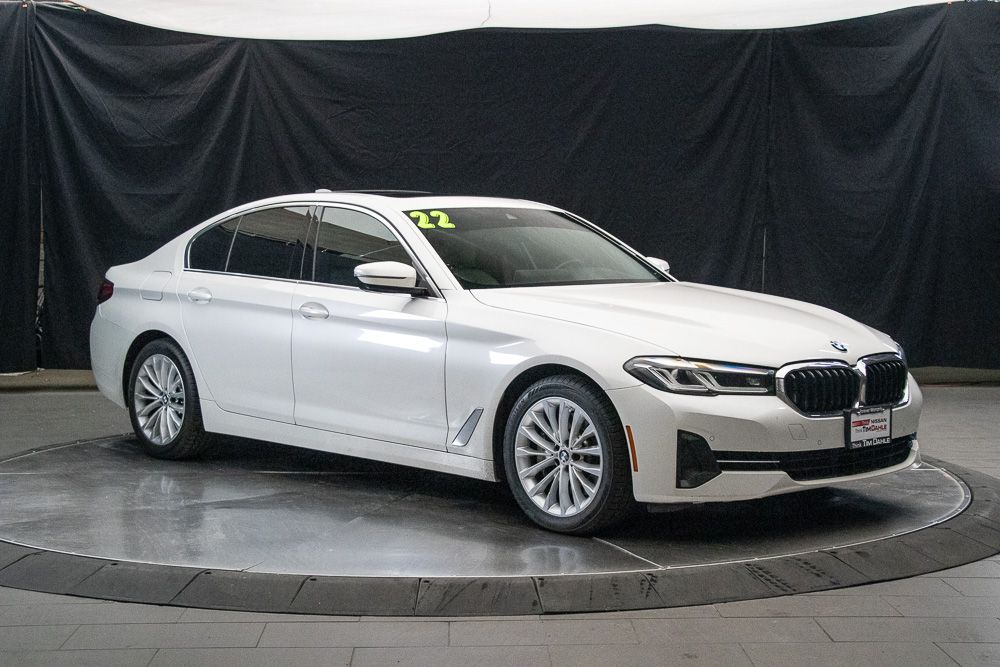 White Metallic 2022 BMW 5 Series Sedan All-Wheel Drive 8-Speed Automatic