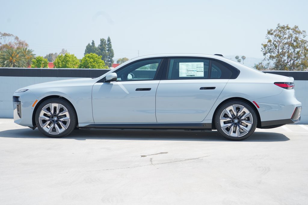 Thumbnail: 2026 BMW i7 - 4