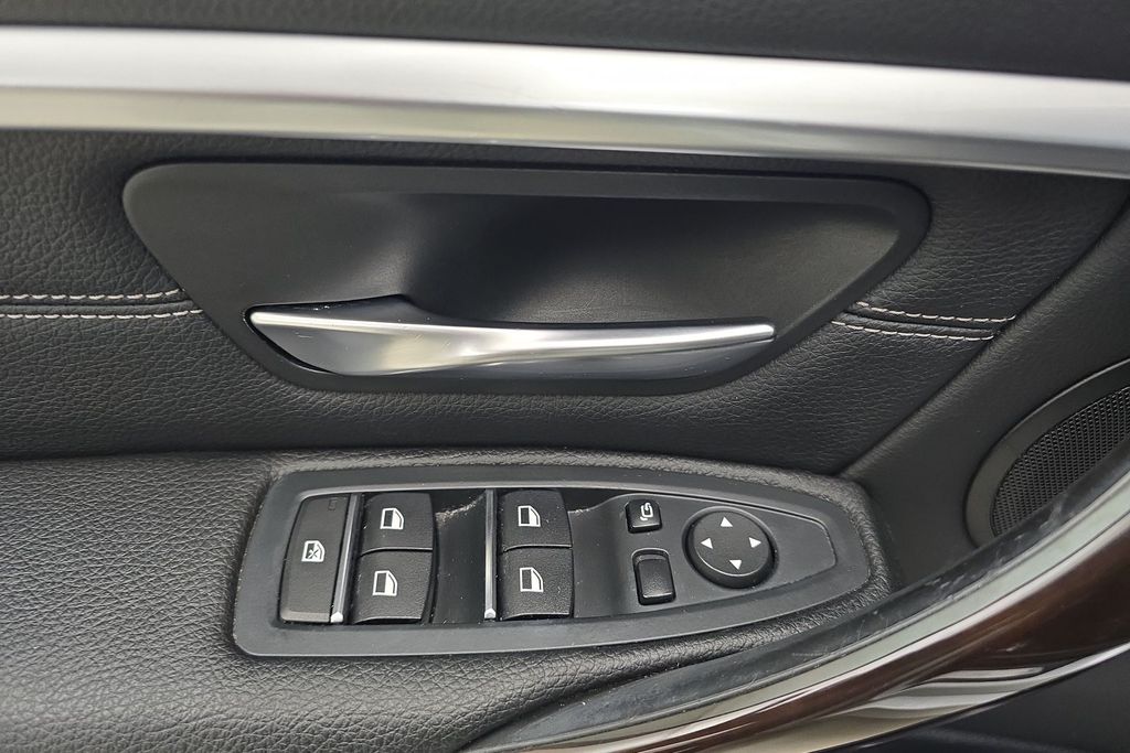 2023 Bmw 330i photo 40