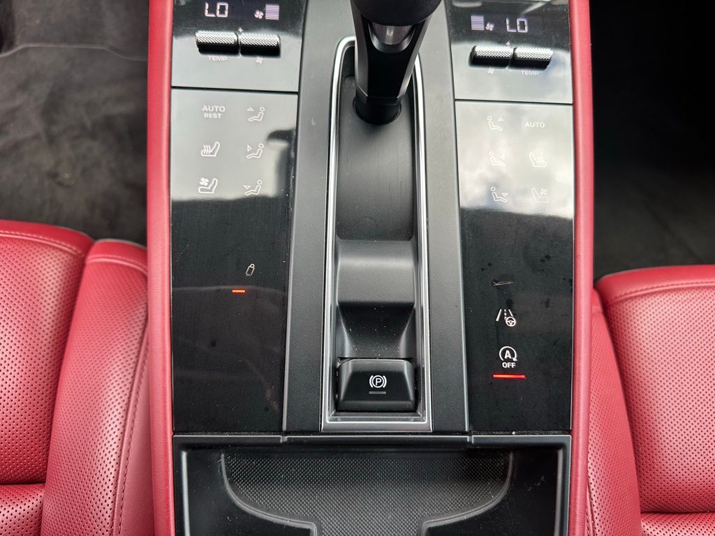 Thumbnail: 2023 Porsche Macan - 28