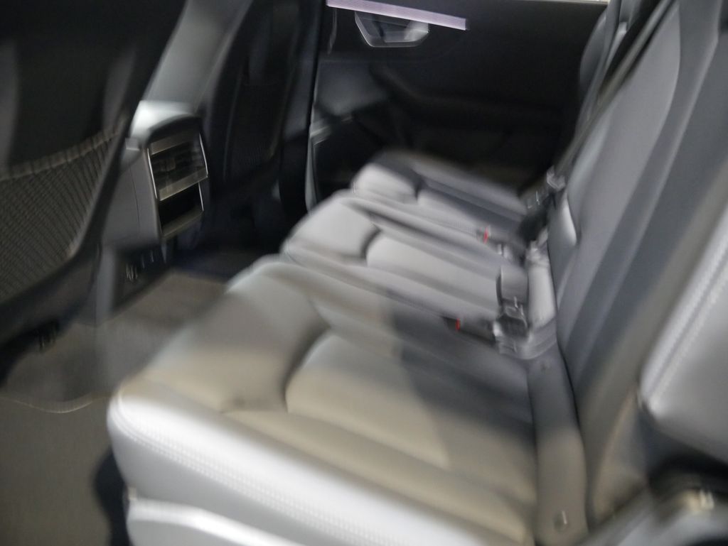 Thumbnail: 2026 Audi Q7 - 18