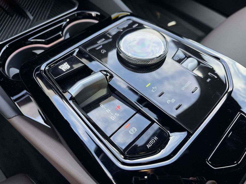 Thumbnail: 2026 BMW 5 Series - 20