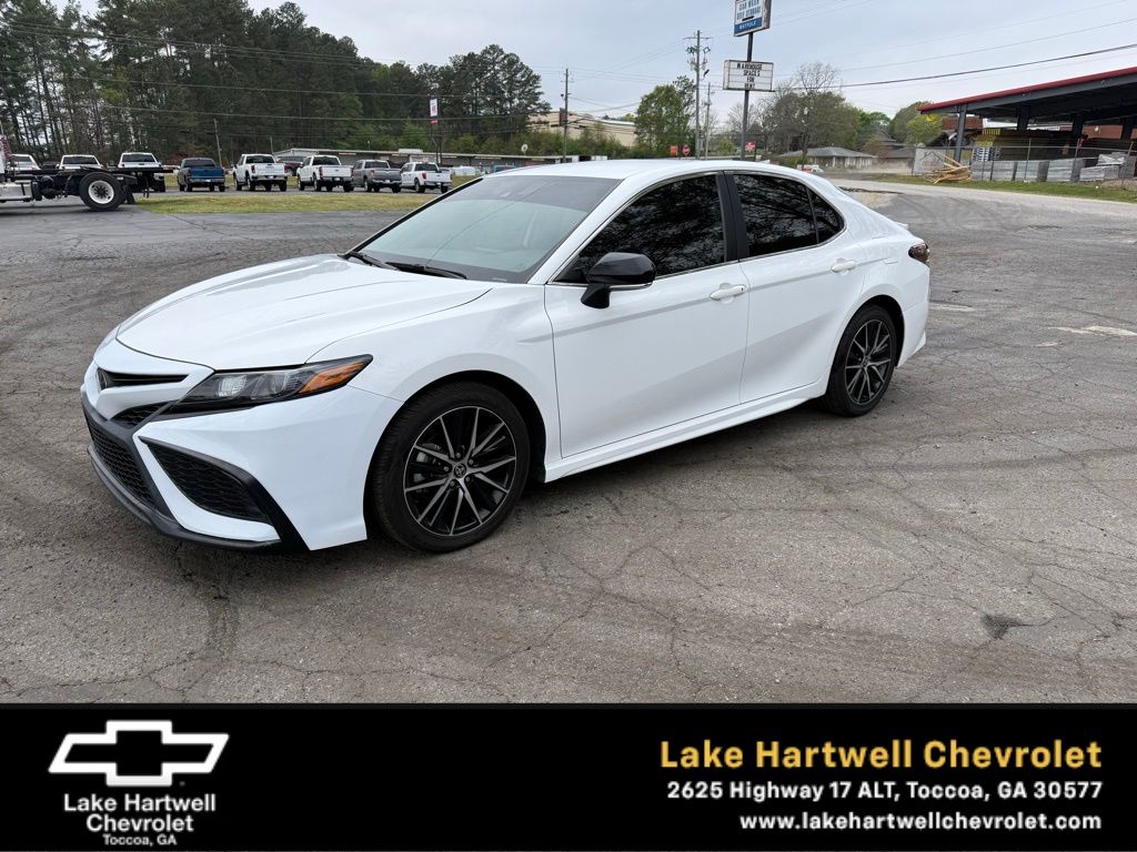 White 2023 Toyota Camry SE FWD Sedan Front-Wheel Drive 8-Speed Automatic