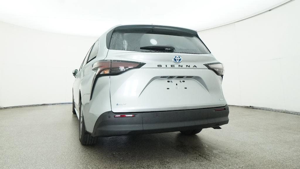 Thumbnail: 2025 Toyota Sienna - 32