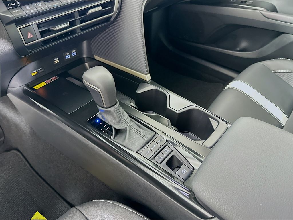 Thumbnail: 2025 Toyota Camry - 16