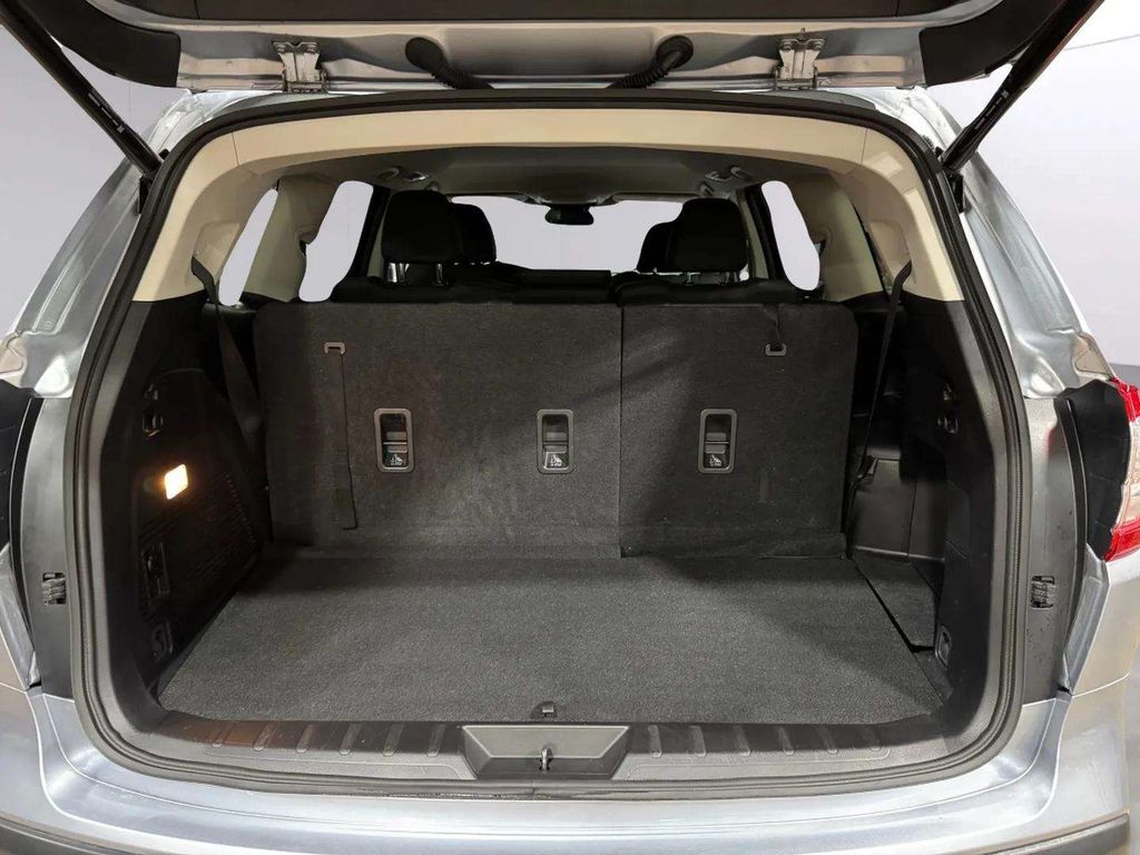 Used 2024 Ice Silver Metallic Subaru Limited image 30