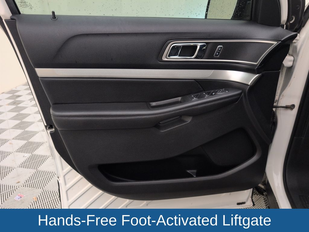 Used 2017 White Ford XLT image 31