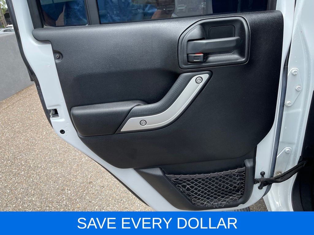 Used 2016 White/off-white Jeep Unlimited Rubicon image 14