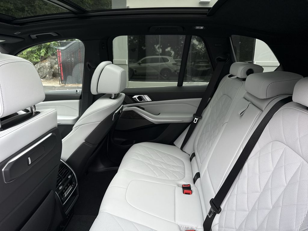 Thumbnail: 2026 BMW X5 - 23