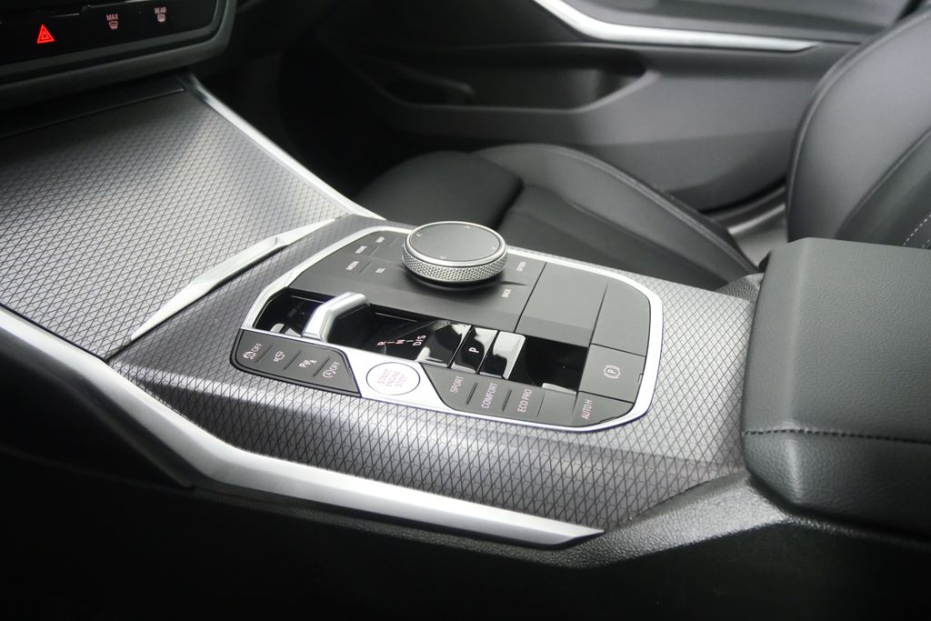 Thumbnail: 2025 BMW 3 Series - 24