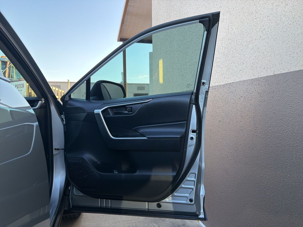 Thumbnail: 2023 Toyota RAV4 - 25