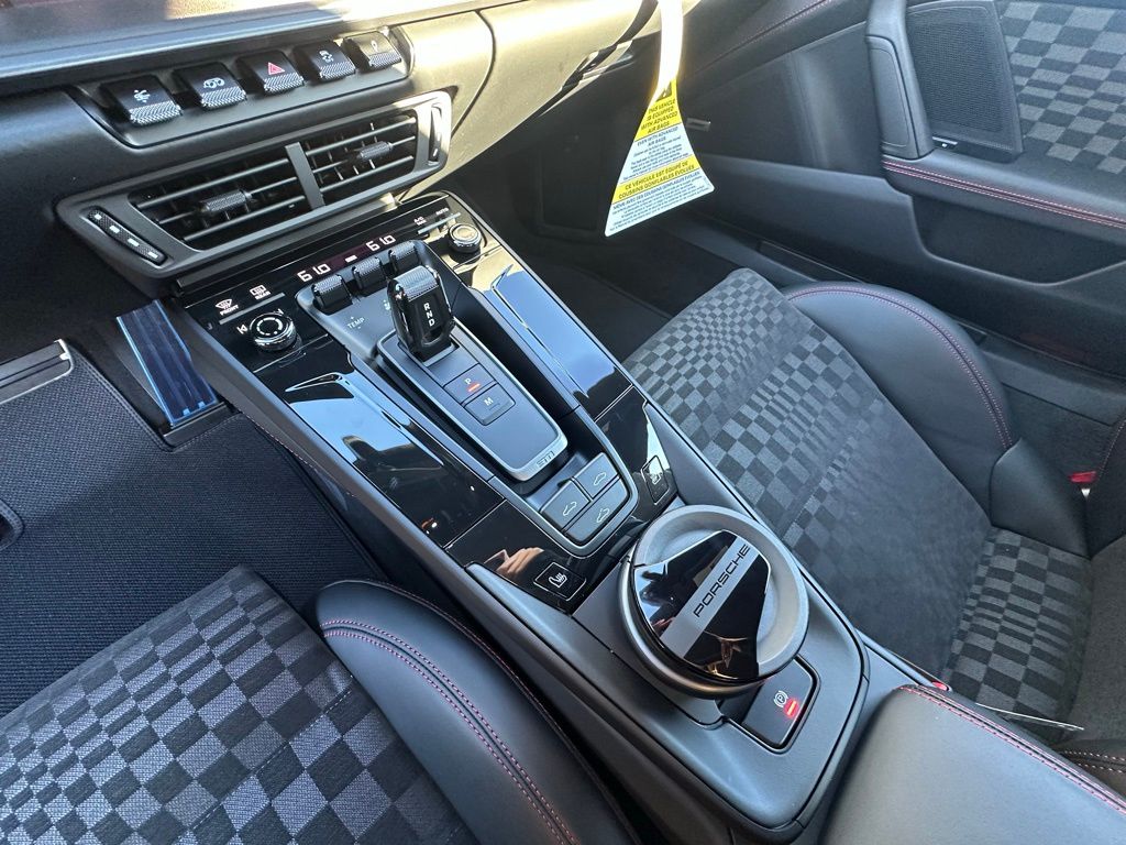 Thumbnail: 2026 Porsche 911 - 30