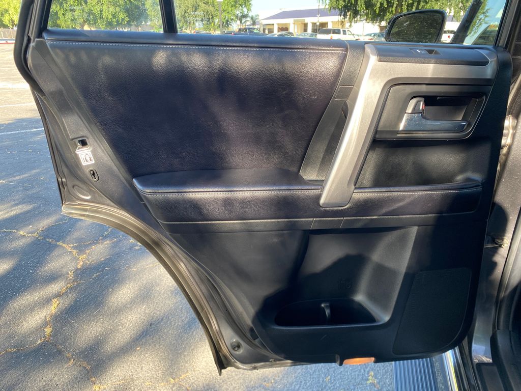 2016 Toyota 4Runner Limited 32
