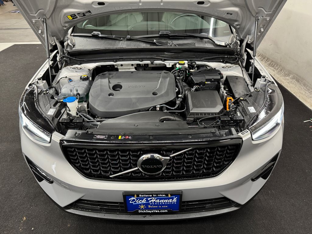 2024 Volvo XC40 B5 Core