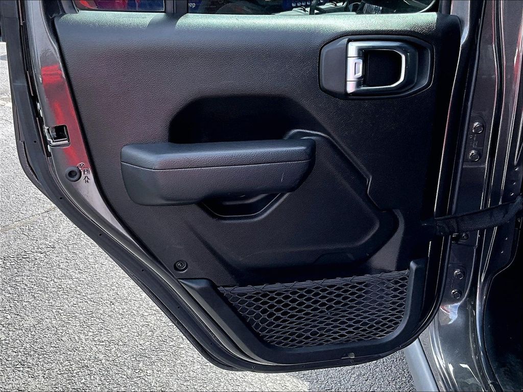 2024 Jeep Wrangler — photo 22