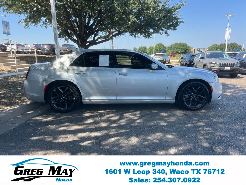2022 Chrysler 300 S - 8