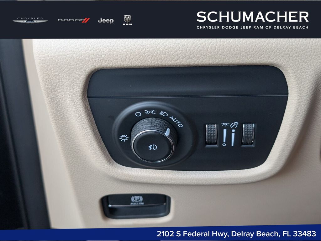 new 2026 Jeep Grand Cherokee car, priced at $42,650