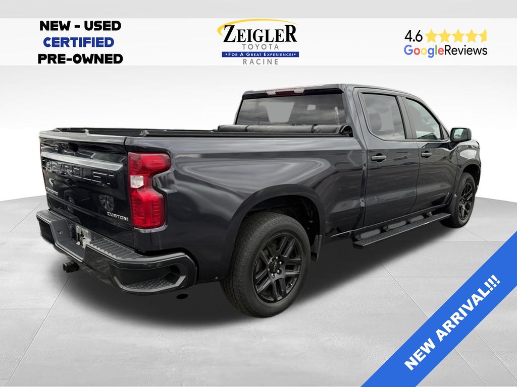 View vehicle photo 5