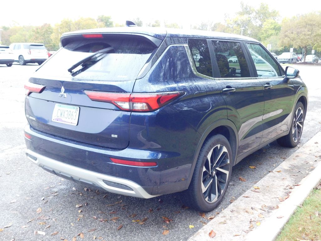 Thumbnail: 2024 Mitsubishi Outlander - 4