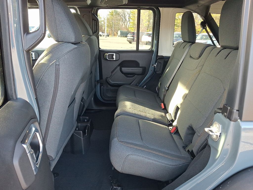 2026 Jeep Wrangler — photo 6