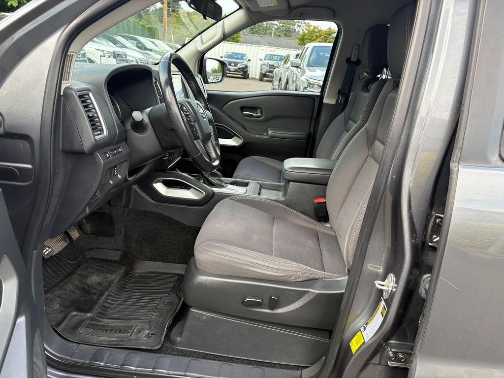 2022 Nissan Frontier SV