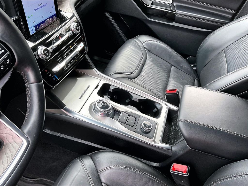 2022 Ford Explorer — photo 15