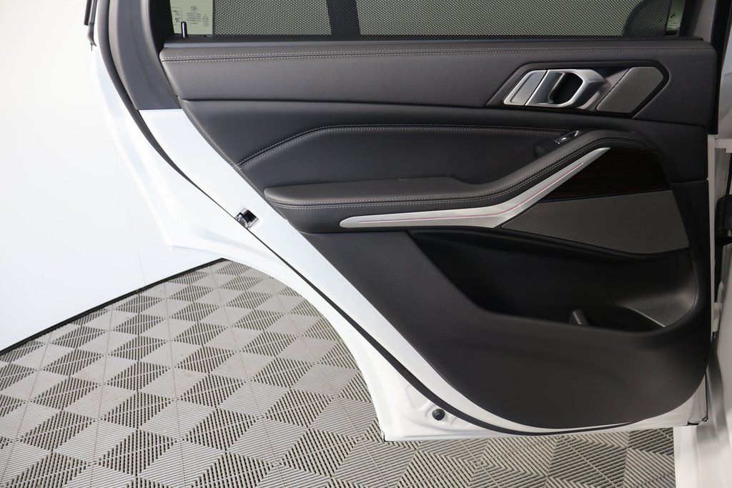 Thumbnail: 2023 BMW X5 - 13