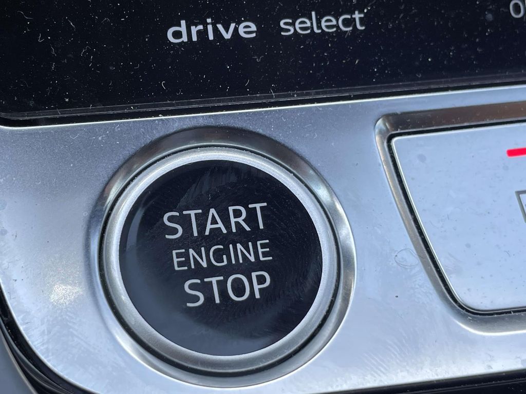 Used 2024  Audi L 55 image 39