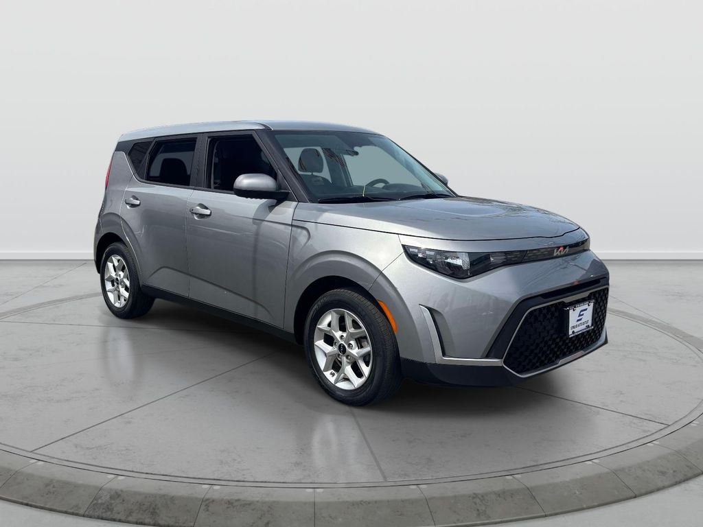 2023 Kia Soul 2.0L S IVT's photo