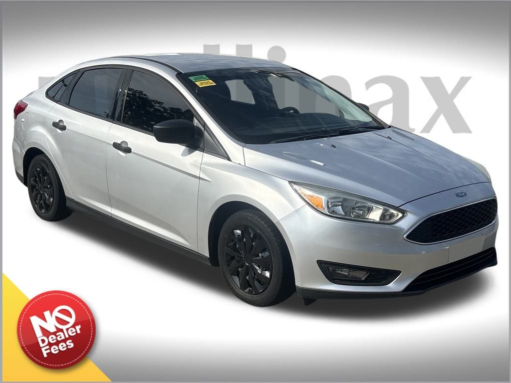 2016 Ford Focus S's photo
