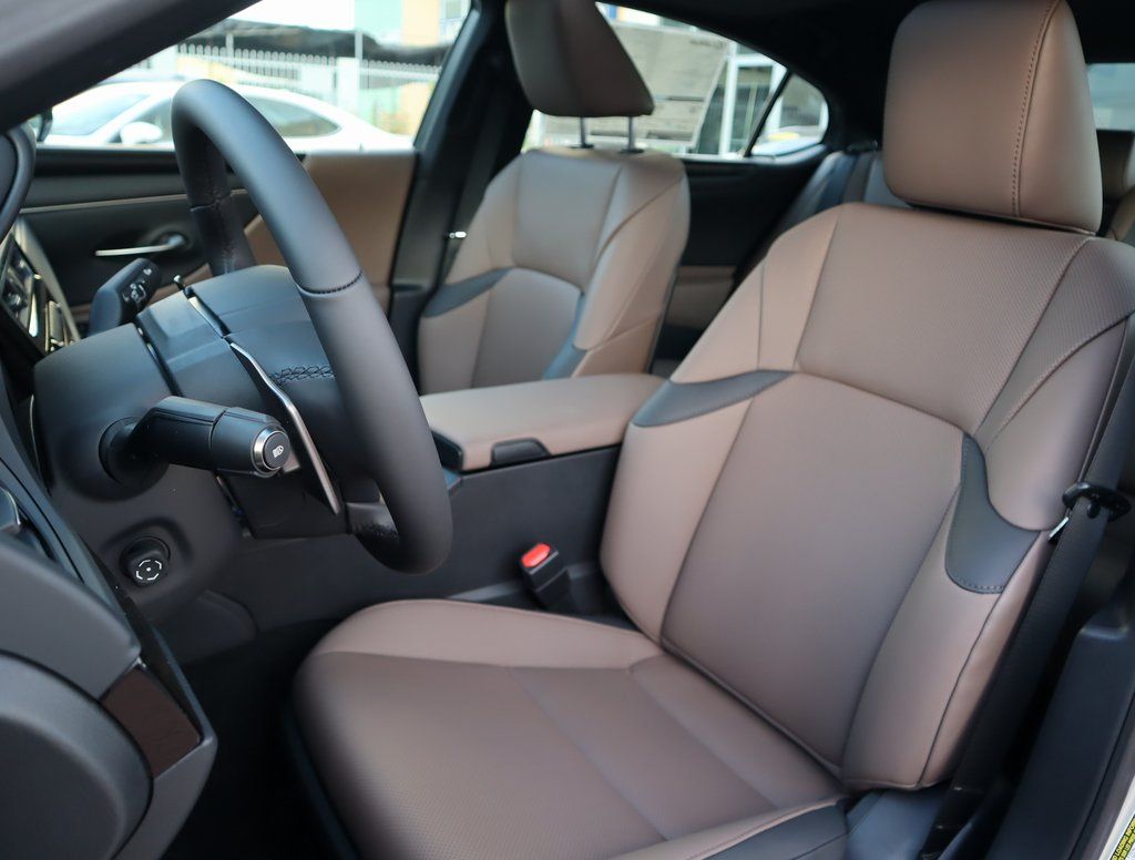 Thumbnail: 2025 Lexus ES - 32