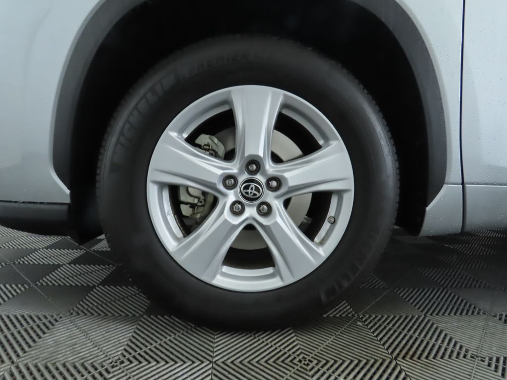 2023 Toyota Highlander LE 31