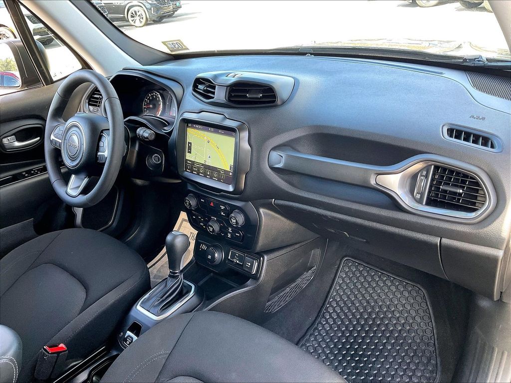 2023 Jeep Renegade — photo 13