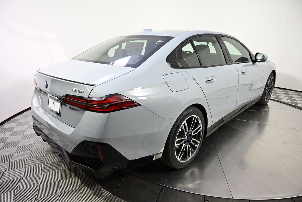 Thumbnail: 2027 BMW 5 Series - 5