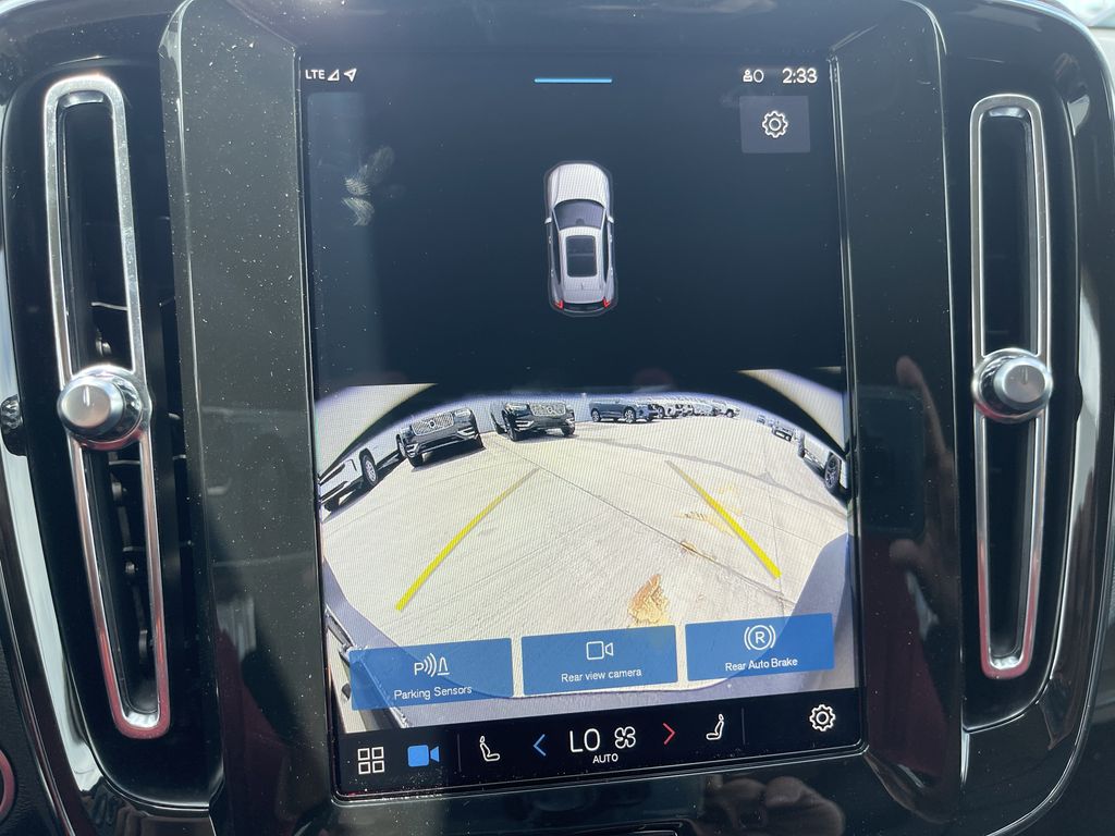 2025 Volvo XC40 B5 Core photo