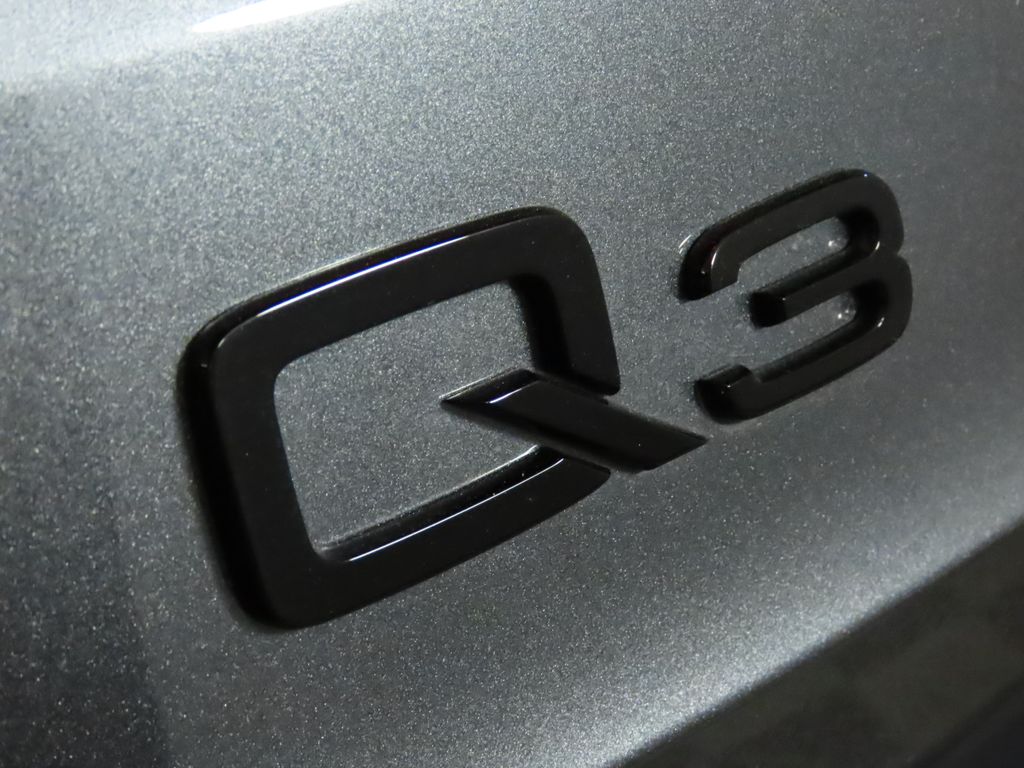 Thumbnail: 2025 Audi Q3 - 9