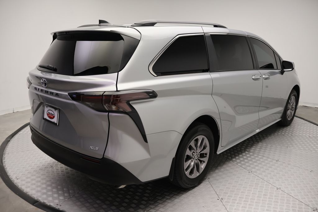 Thumbnail: 2025 Toyota Sienna - 8
