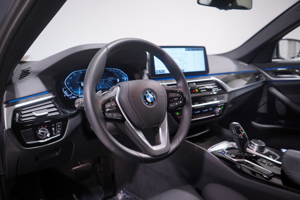 Thumbnail: 2023 BMW 5 Series - 6