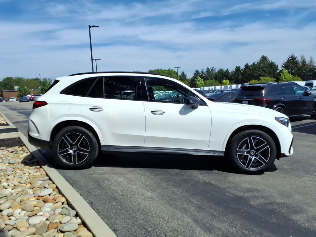 New 2027 Polar White Mercedes-Benz GLC 300 image 7