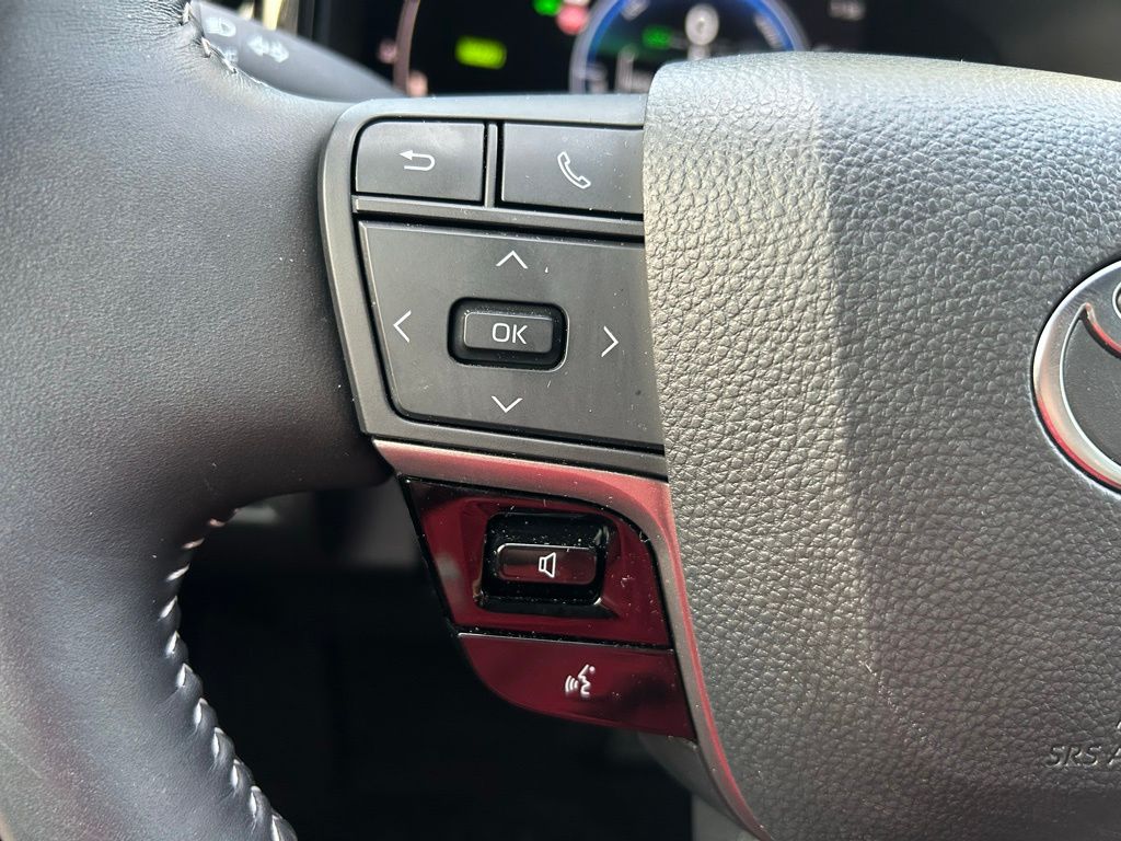 2025 Toyota Camry SE 19
