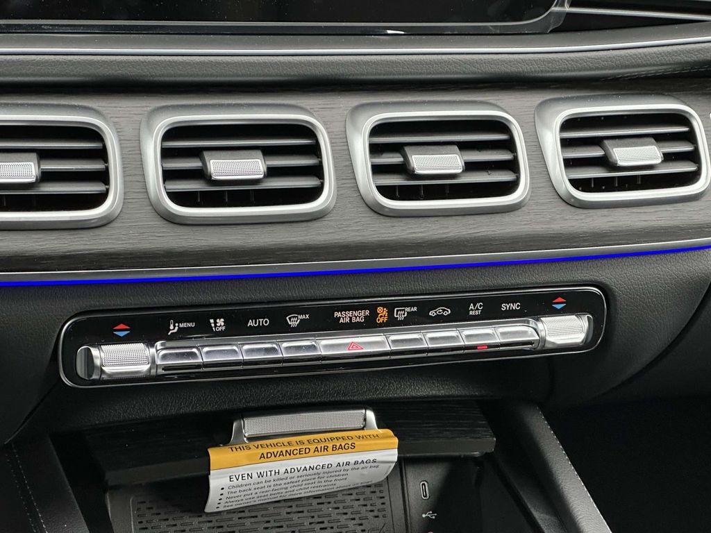 2025 Mercedes-Benz GLS 580 12