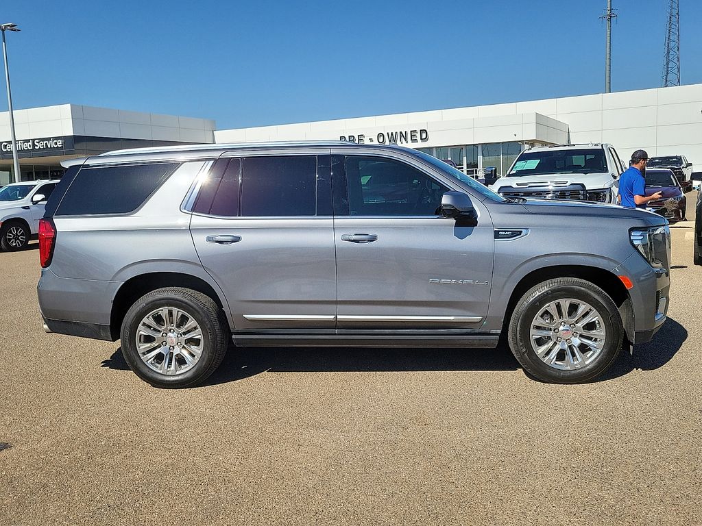 2022 GMC Yukon Denali - 11